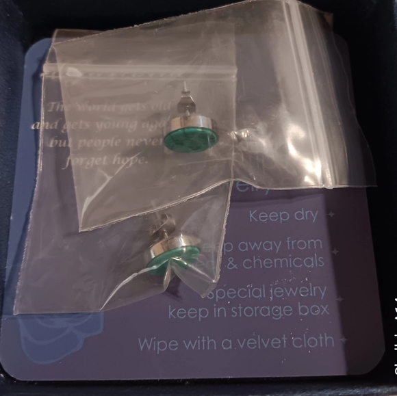 Jewelry - Picture 6 of 9